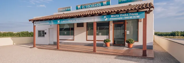 Fachada de la Clínica Dental El Colorado